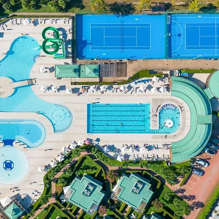 Europa Camping Village Campsite 5*